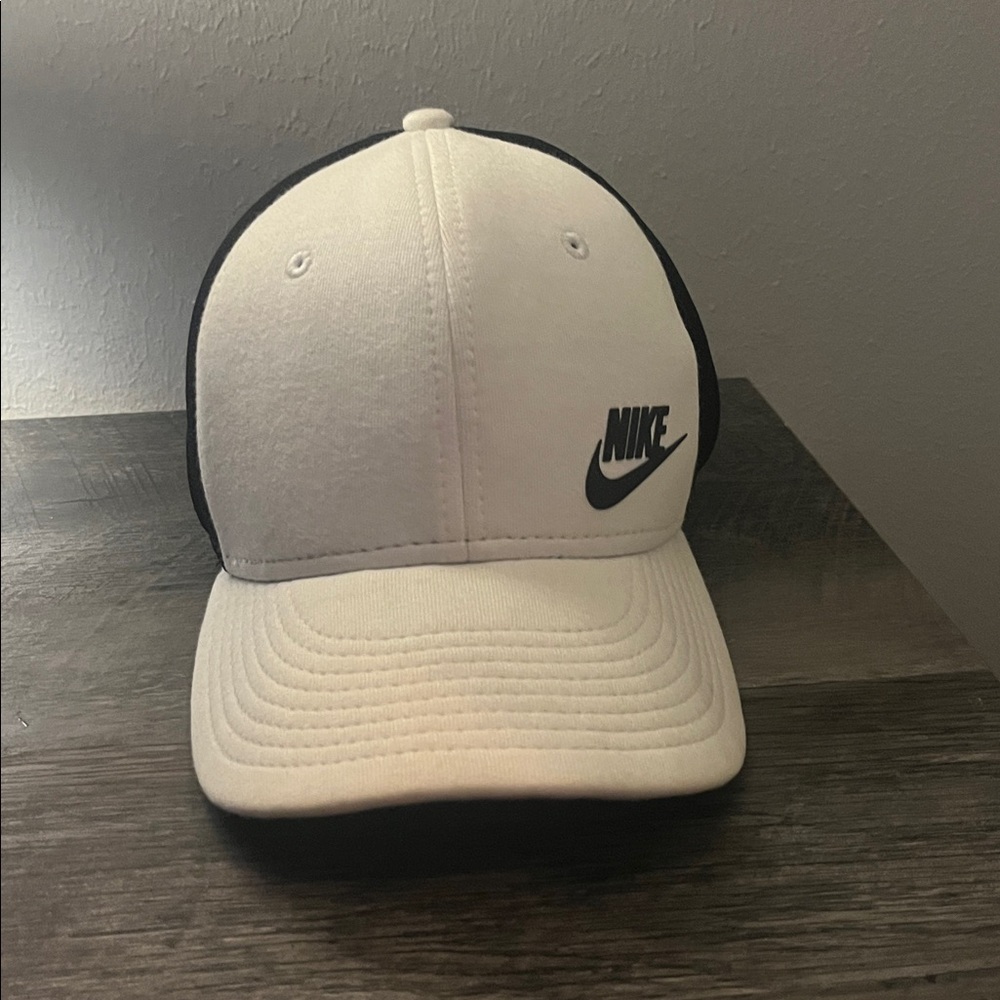 New Nike Black White Logo Trucker Baseball Hat Snapback Cap Athletic One Size